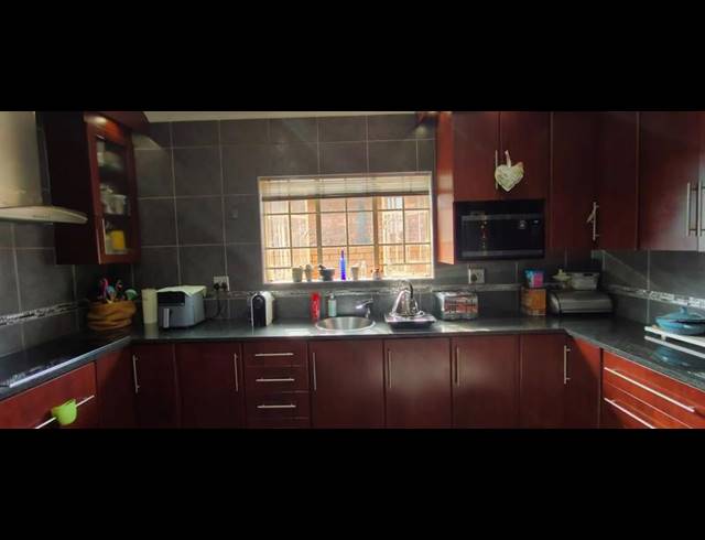 3 BEDROOM HOUSE FOR SALE IN FLORAUNA